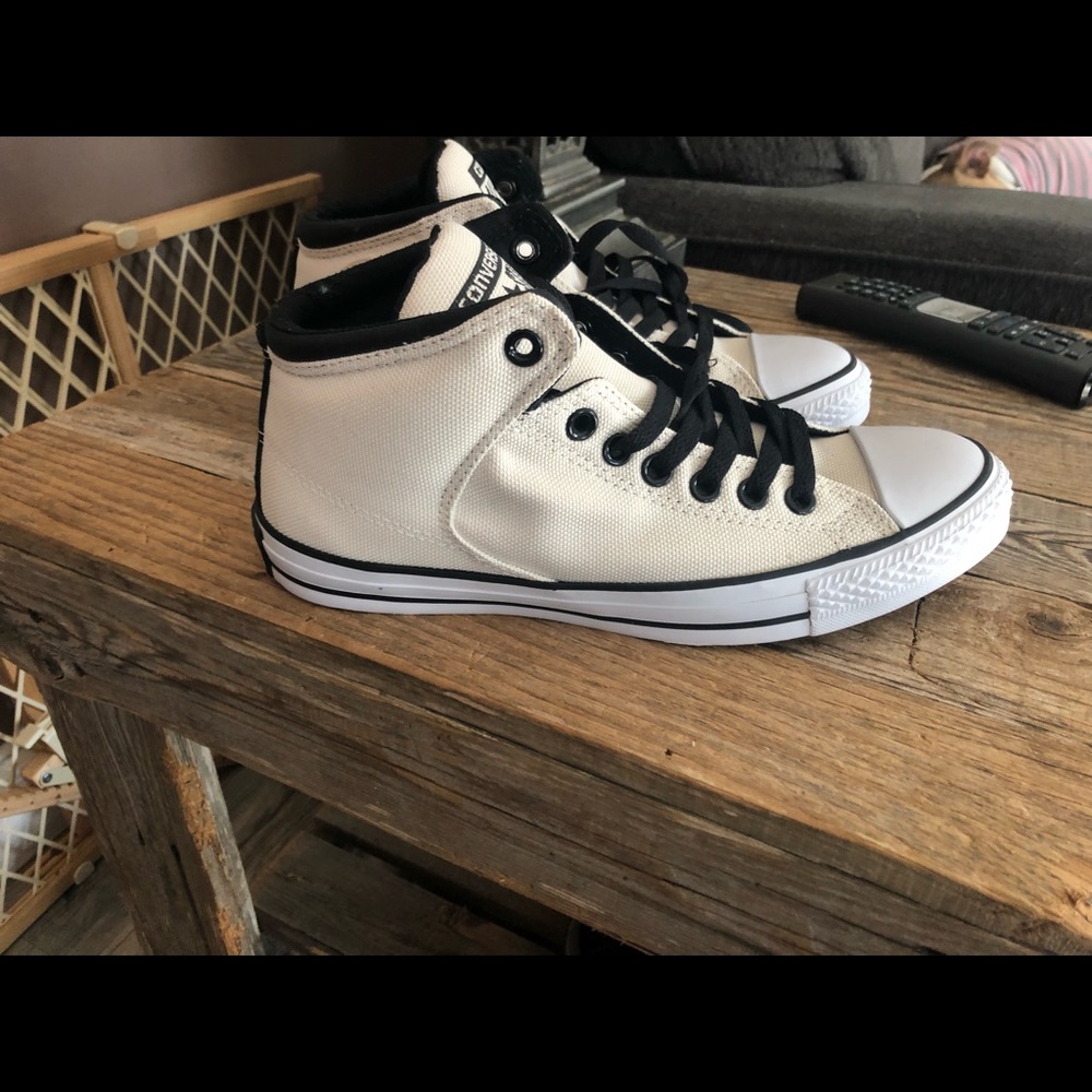 Brand new never worn chucks size 8